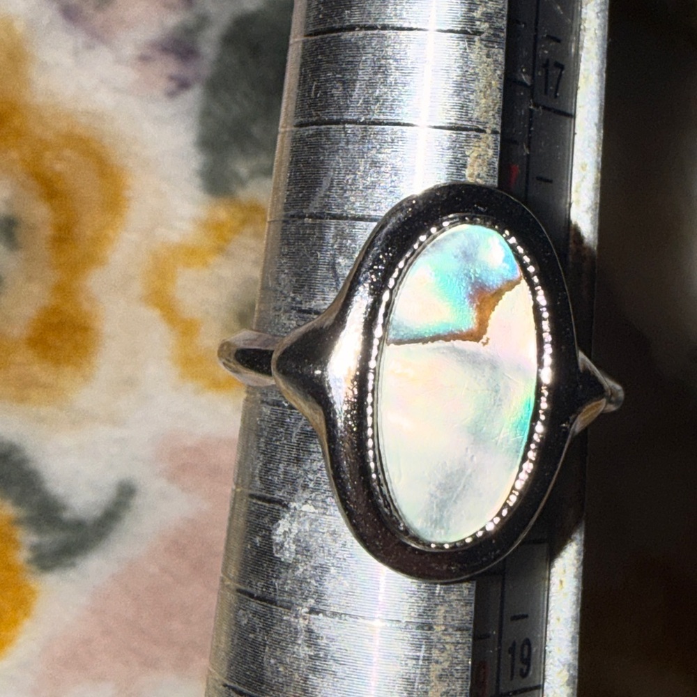 Vintage Avon Silver Ring with Iridescent Mother-of-Pearl Oval